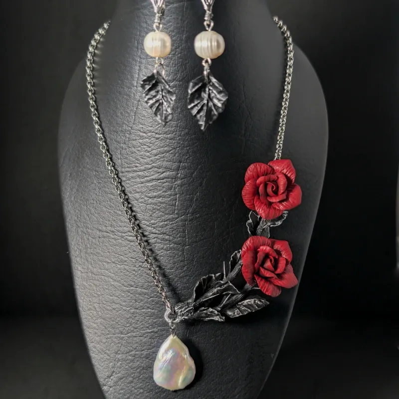 Juego de Rosas Rojas GÓTICO con piedra Madre (PIEZA ÚNICA)