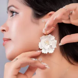 ✨Maxi Aretes de Flores Blancas✨