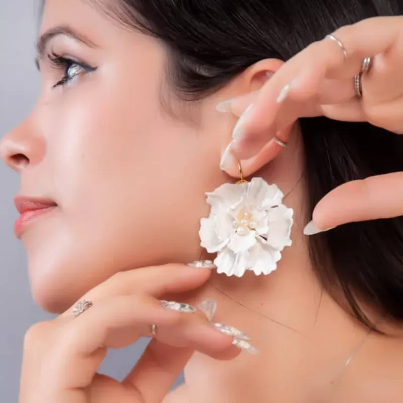 ✨Maxi Aretes de Flores Blancas✨