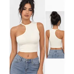 Blusa sencilla de tira en el cuello y abertura en el pecho color crema