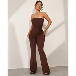 Conjunto de pantalones y top tipo strapless con fruncido lateral color carmelita