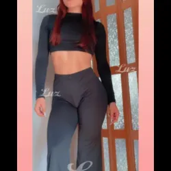 Conjunto de pantaloneta y top corto mangas largas color negro