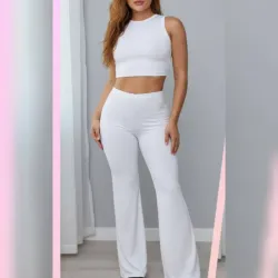 Conjunto de pantaloneta y top estilo camiseta color blanco