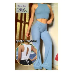 Conjunto de pantaloneta y top estilo camiseta con espalda abierta fruncida