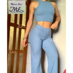 Conjunto de pantaloneta y top estilo camiseta