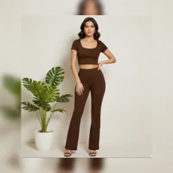 Conjunto de pantaloneta y top estilo pulover color carmelita oscuro