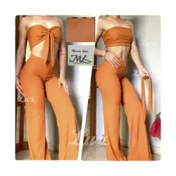 Conjunto de pantaloneta y top sencillo con accesorio para lazo color naranja 