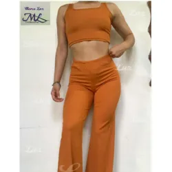 Conjunto de pantaloneta y top sencillo estilo camiseta color naranja 