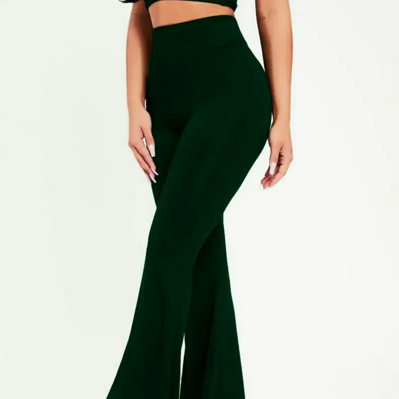 Pantaloneta color verde oscuro casi negro 