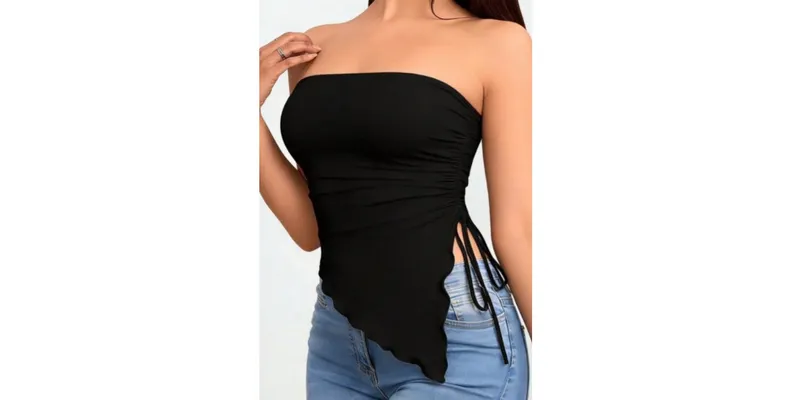 Top tipo strapless con fruncido lateral color negro