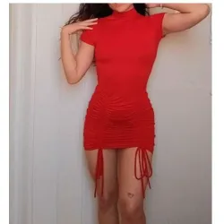 Vestido Corto Con Fruncidos Color Rojo