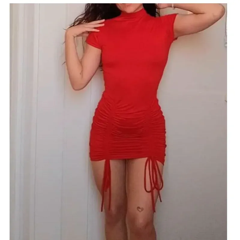 Vestido Corto Con Fruncidos Color Rojo