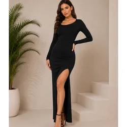 Vestido mangas largas con abertura en una pierna color negro
