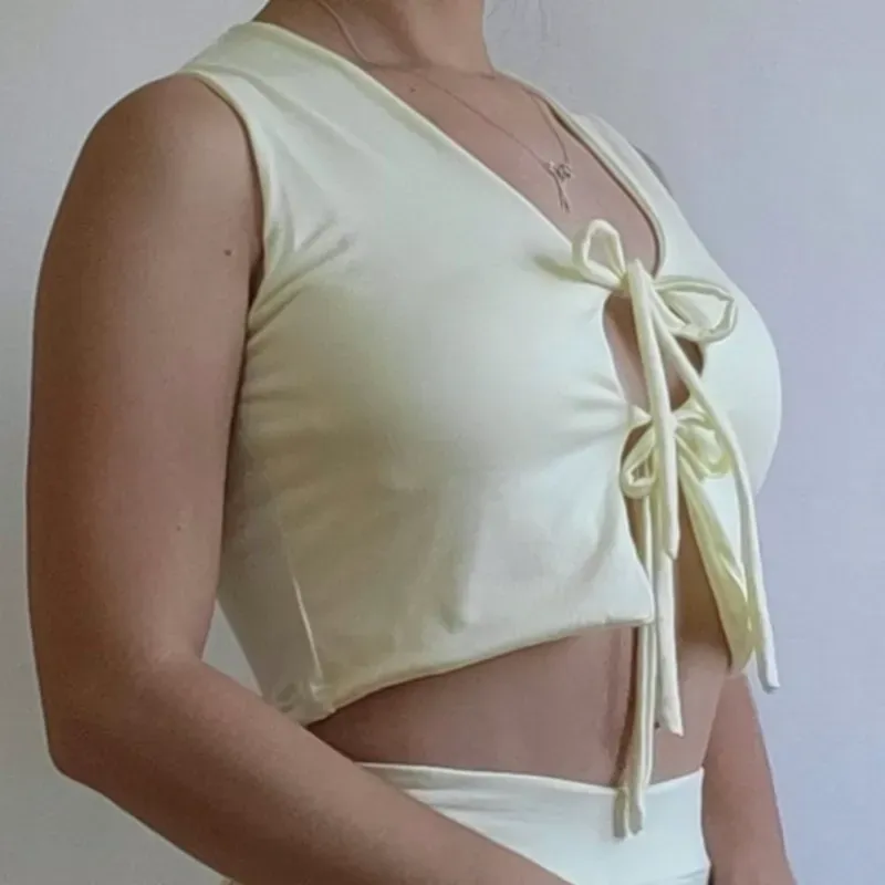 CAMISETA C/ LAZOS AMARILLO