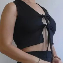 CAMISETA C/LAZOS NEGRO
