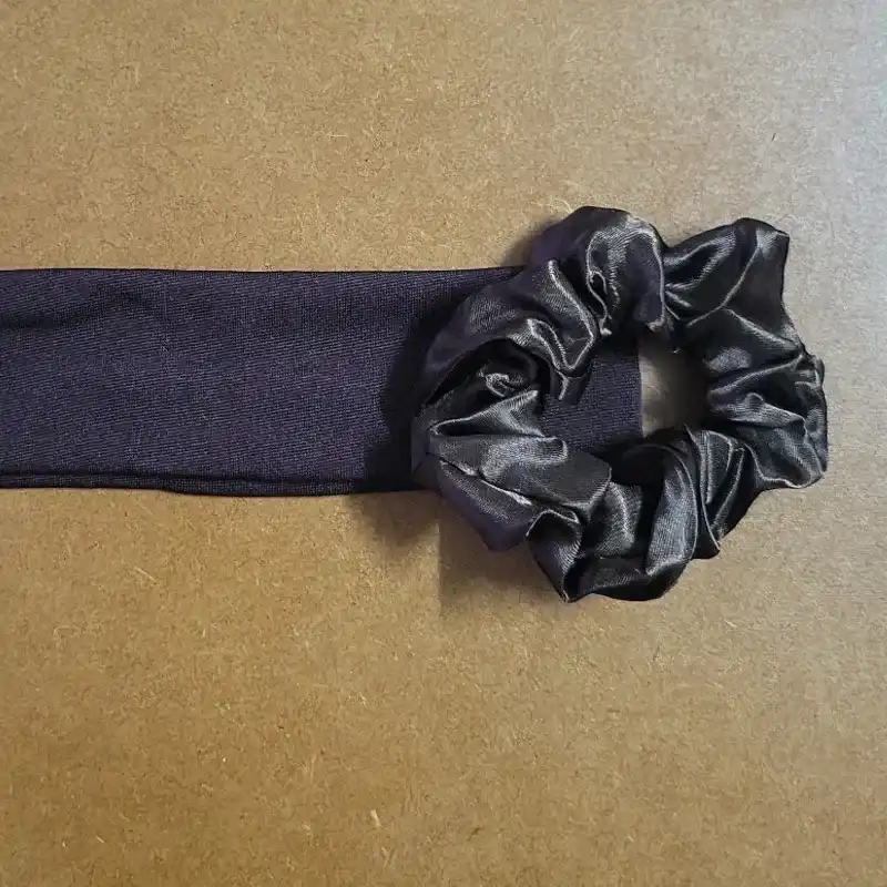CINTA PARA EL CABELLO+ SCRUNCHIE A JUEGO (CARMELITA OSCURO