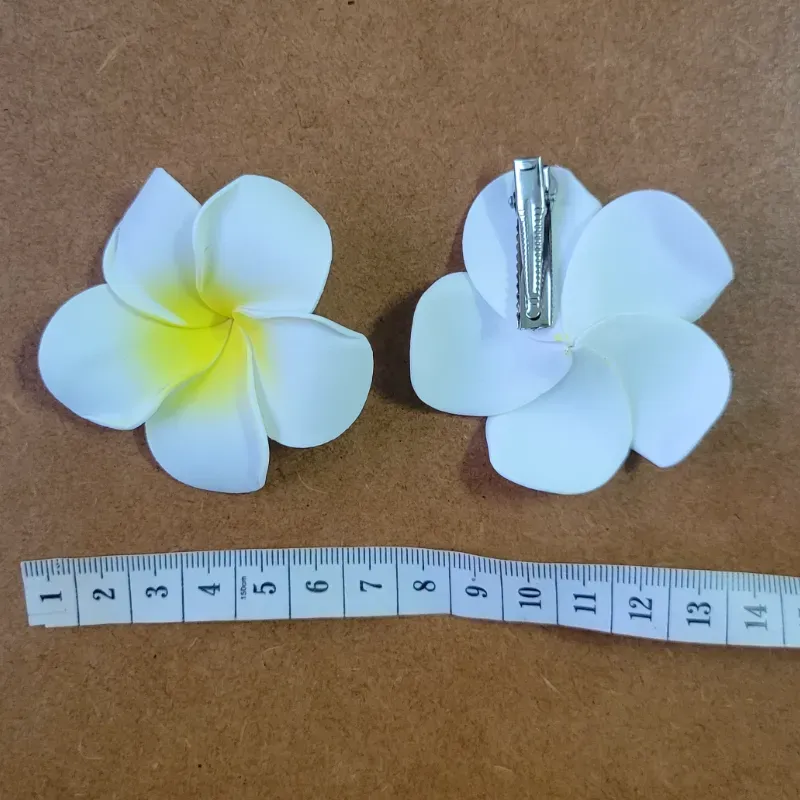 CLIP DE FLOR BLANCA