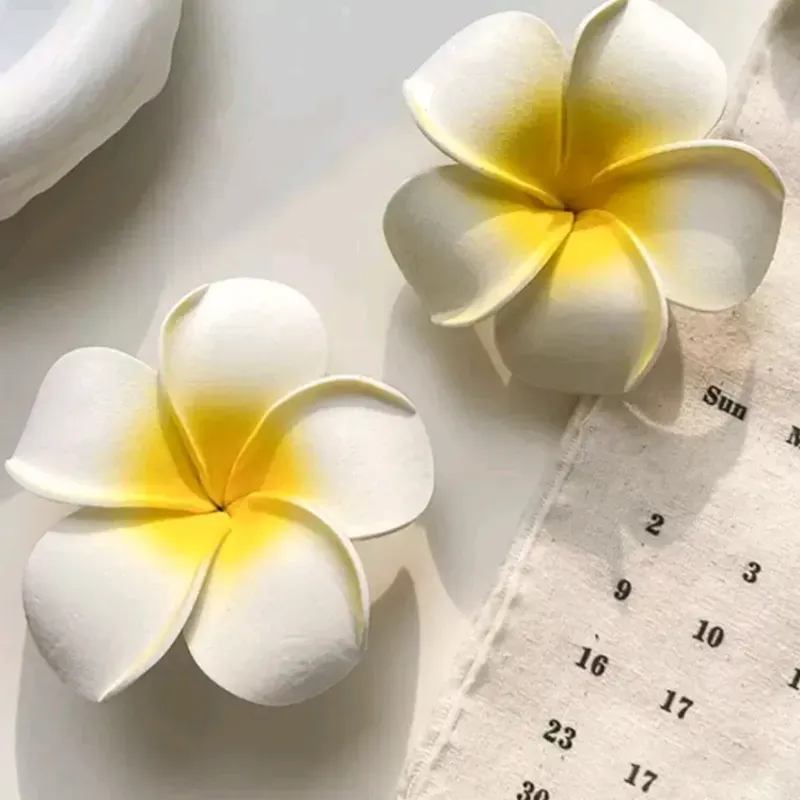 CLIP DE FLOR BLANCA