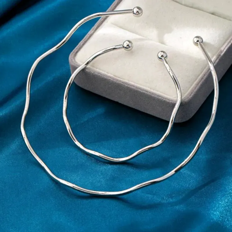 COLLAR/PULSO PLATEADO