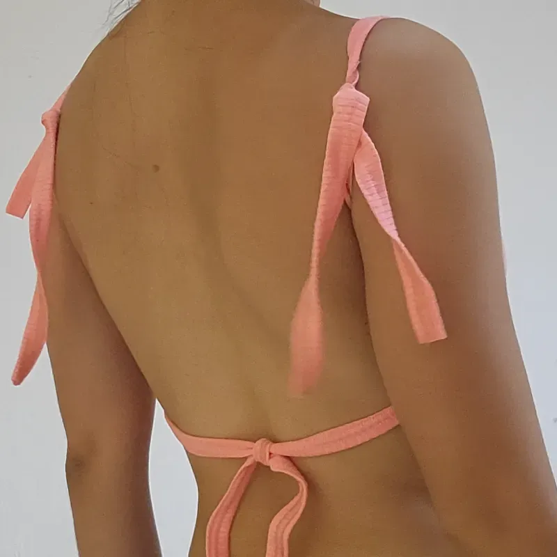 CROP CON TIRAS ROSA
