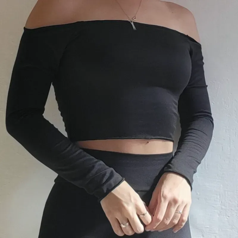 ENGUATADA RIZOS NEGRA