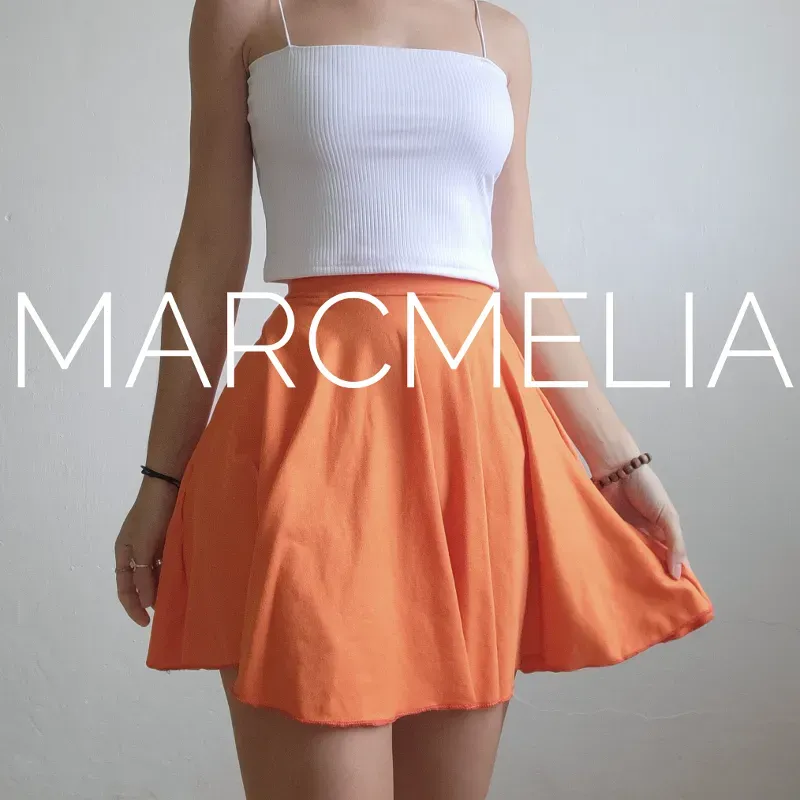 FALDA CIRCULAR NARANJA / TOP SENCILLO BLANCO