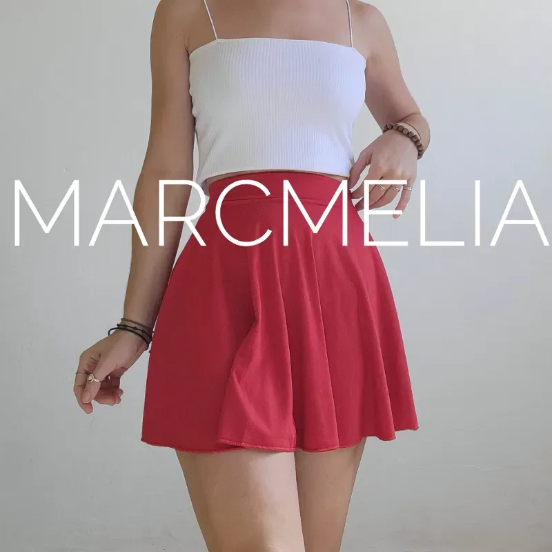 FALDA CIRCULAR ROJA/TOP SENCILLO BLANCO