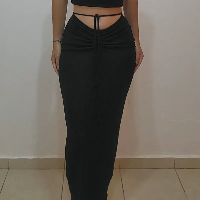 FALDA CORRUGADA NEGRA