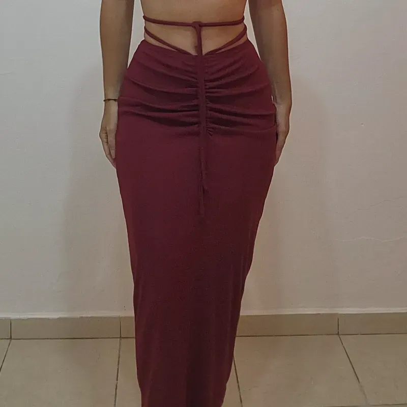 FALDA CORRUGADA ROJO VINO