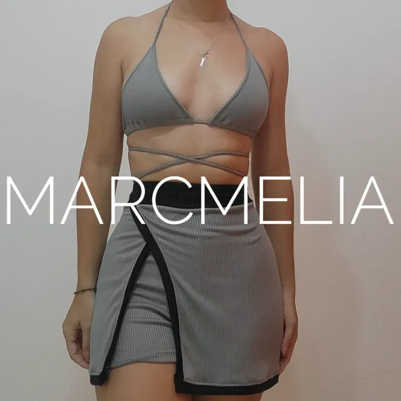 FALDA MINI C/LICRA GRIS/TOP BIKINI GRIS