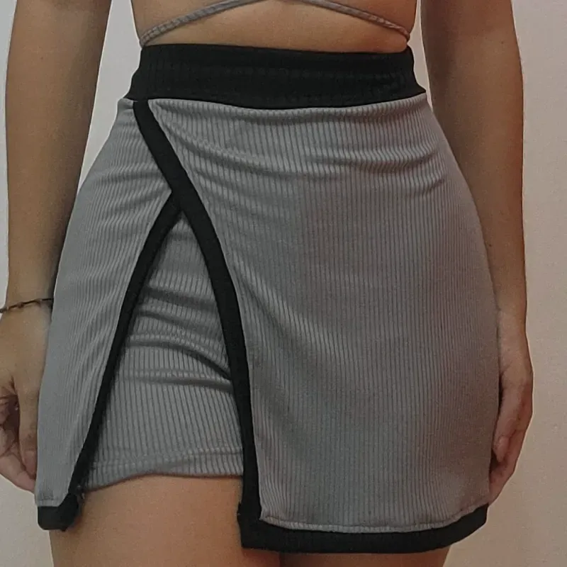 FALDA MINI C/LICRA GRIS