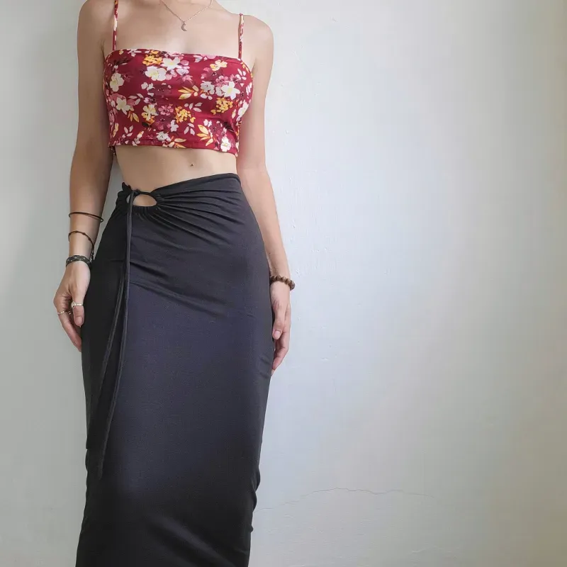 FALDA TUBO O/TOP SENCILLO ROJO FLOREADO