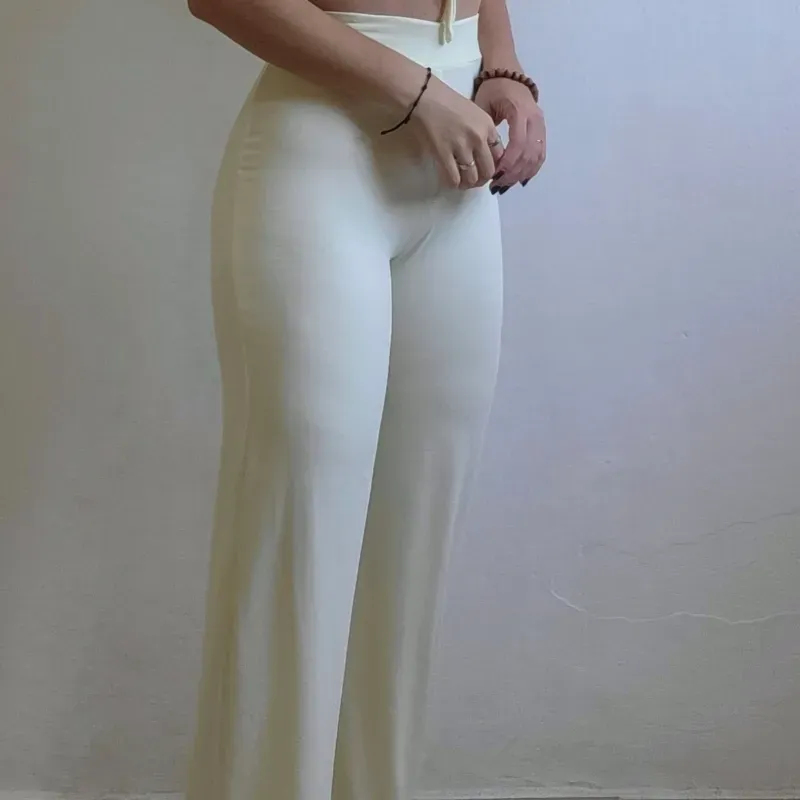PANTALÓN ANCHO AMARILLO