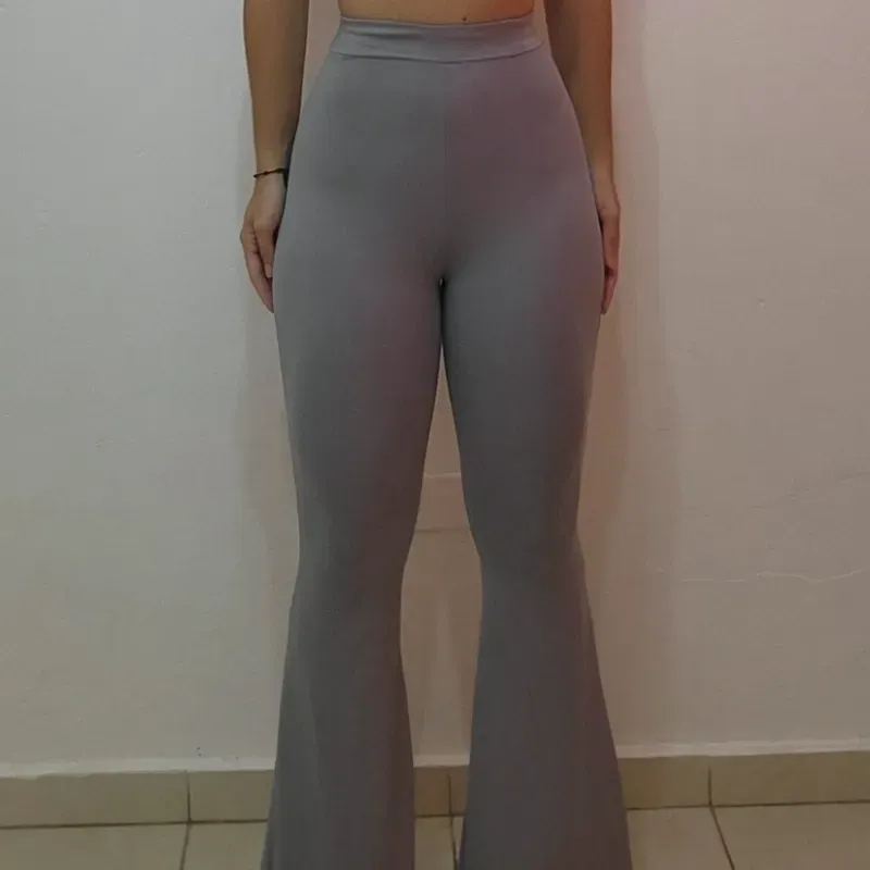 PANTALÓN CAMPANA GRIS