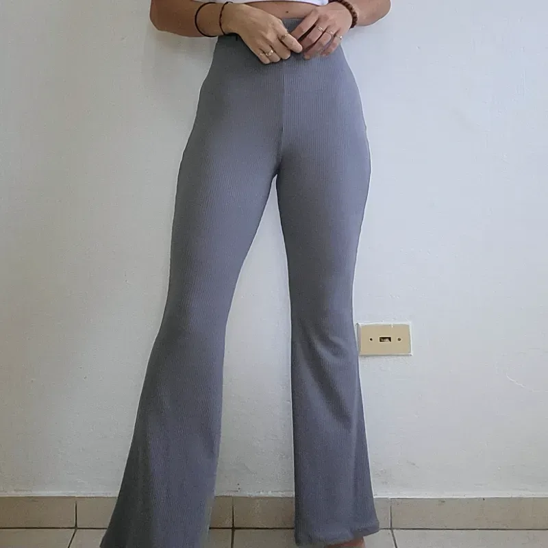 PANTALÓN CAMPANA GRIS