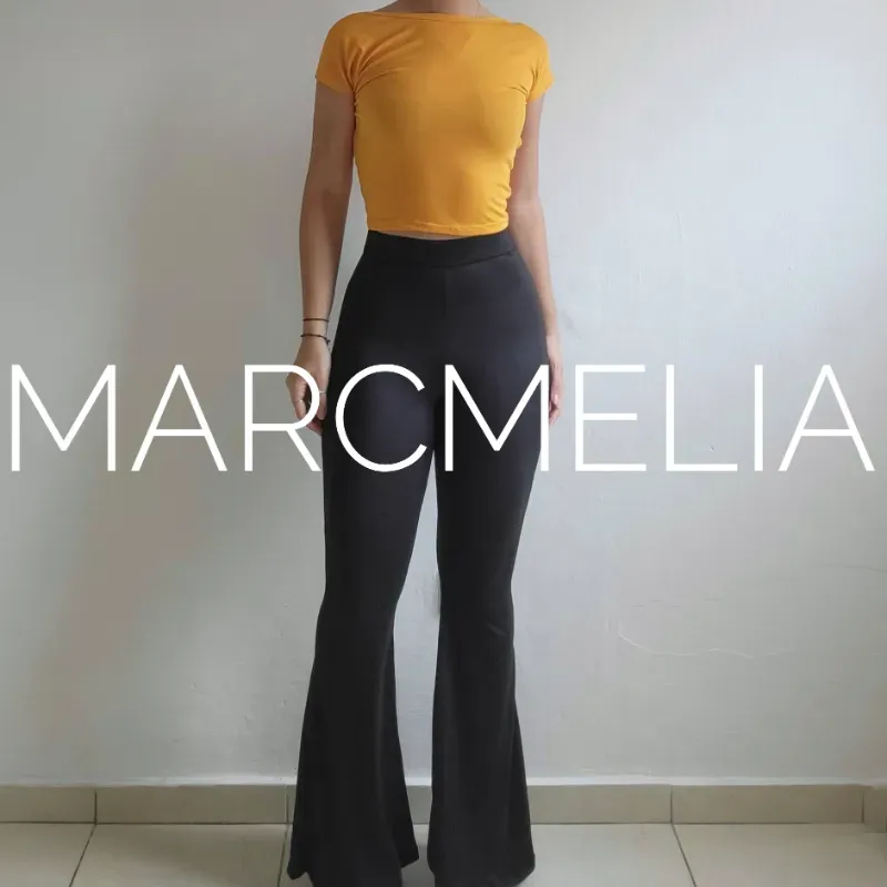 PANTALÓN CAMPANA NEGRO/TOP MOON MOSTAZA