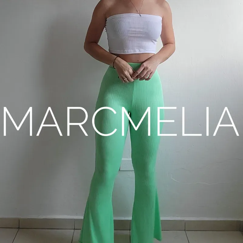 PANTALÓN CAMPANA VERDE/CROP TOP BLANCO