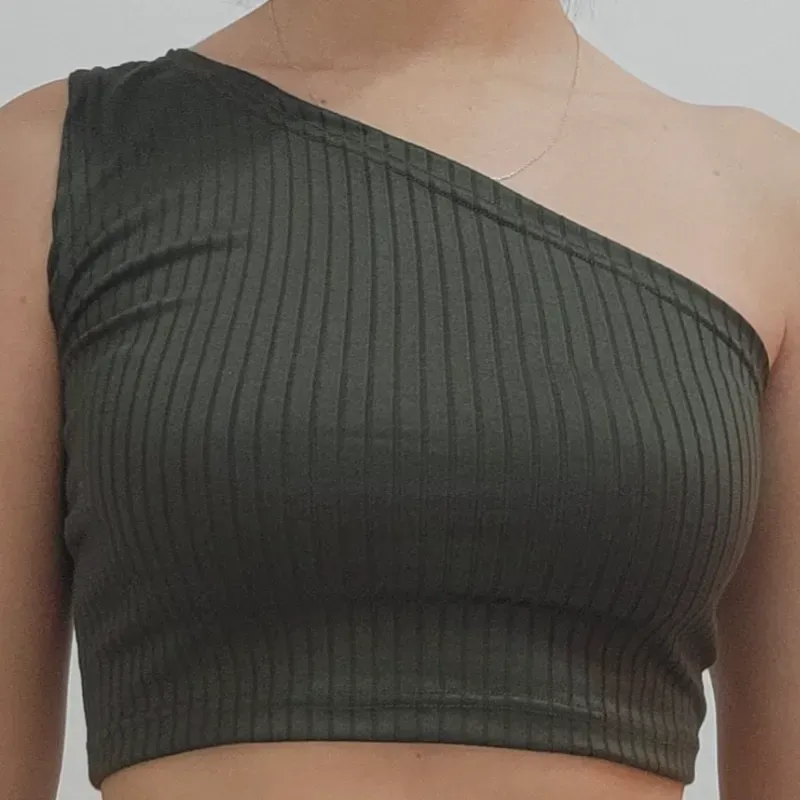 TOP UN HOMBRO VERDE OLIVO