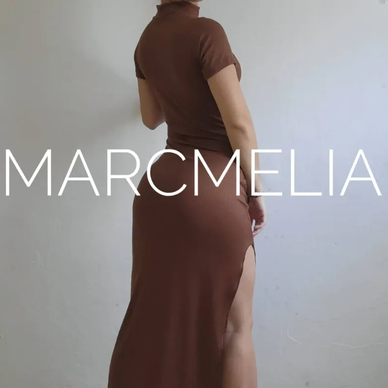VESTIDO PULOVITO CON ABERT. CARMELITA