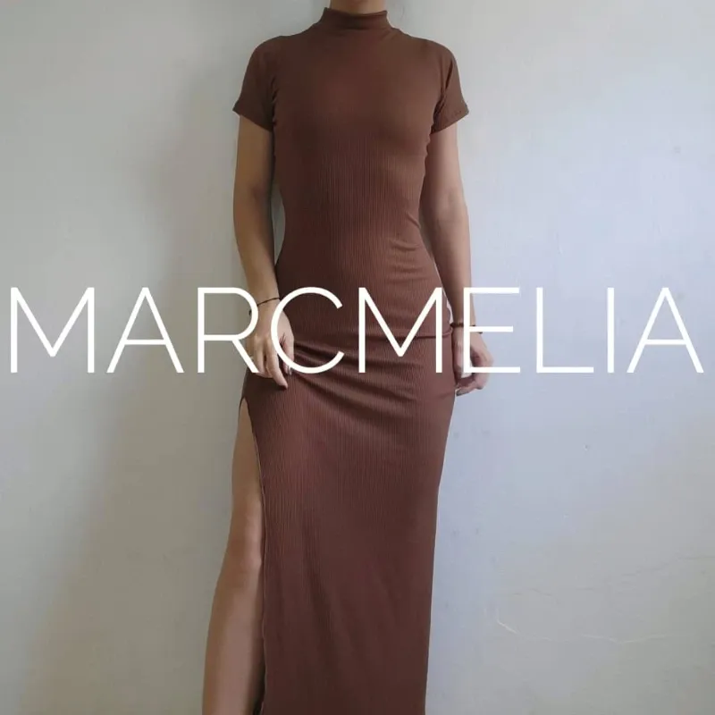 VESTIDO PULOVITO CON ABERT. CARMELITA