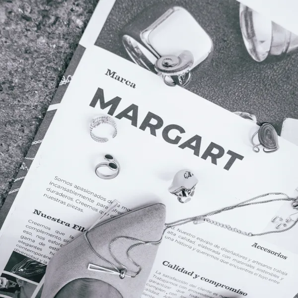¡Bienvenido a nuestra tienda online!

✨Descubre tu estilo con nosotros✨

En Margart, somos apasionados por la moda y la bisutería. Nos especializamos en ofrecerte una amplia gama de productos que destacan por su calidad, originalidad y, sobre todo, por su estilo único. Desde delicadas piezas de bisutería hasta las últimas tendencias en ropa, tenemos algo para cada ocasión.

✨Nuestra colección incluye✨:

- ✨Bisutería✨: Anillos, pulseras, collares y pendientes que realzan cualquier outfit. Cada pieza está cuidadosamente diseñada para brindarte un toque especial y sofisticado.

- ✨Ropa✨:Desde prendas casuales hasta atuendos elegantes para eventos especiales, nuestra selección abarca todos los estilos y tamaños. Queremos que te sientas cómoda y segura con lo que llevas puesto.

- ✨Accesorios✨: Complementa tu look con nuestros fabulosos accesorios, como bolsos, bufandas y gafas de sol. Cada accesorio está pensado para añadir ese detalle que marca la diferencia.

✨Compra con confianza✨

Te ofrecemos un proceso de compra seguro y fácil. Navega por nuestras categorías, haz tu selección y disfruta de envíos rápidos y atención al cliente personalizada. Además, nuestro blog está lleno de consejos de moda, ideas de estilo y novedades en el mundo de la bisutería.

✨Ofertas exclusivas✨

No olvides registrarte para recibir descuentos y ser el primero en enterarte de nuestras promociones especiales. ¡Tu estilo merece lo mejor!

Visítanos en (https://elyerromenu.com/b/margart) y empieza a explorar nuestra maravillosa colección. En [Margart], cada compra es una nueva oportunidad para brillar.

¡Esperamos verte pronto!