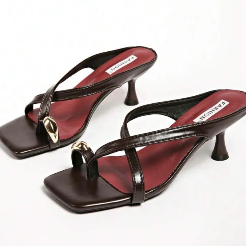 Tacones de punta cuadrada