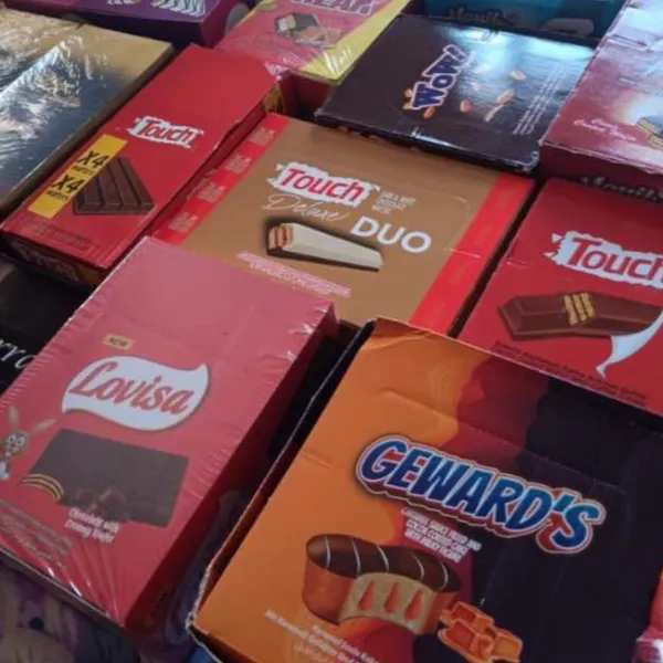 Somos un negocio dedicado a la venta mayorista de confituras y productos de consumo, ofreciendo una amplia variedad de marcas y sabores para todos los gustos. Nos especializamos en chocolates, caramelos, galletas, sorbetos y dulces importados, además de otros artículos seleccionados para abastecer tiendas, cafeterías y puntos de venta.
En nuestra distribuidora combinamos buen precio, variedad y calidad garantizada, con la meta de facilitar a cada cliente la reposición de su inventario de forma rápida, confiable y rentable.