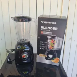 Licuadora con vaso plastico de 1.6L marca WYNWOOD