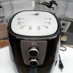 Freidora de aire marca Unisuki de 5.5 litros