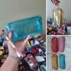 Cosmetiquera transparente tornasolada