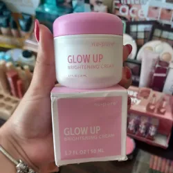 Crema facial iluminadora e hidratante