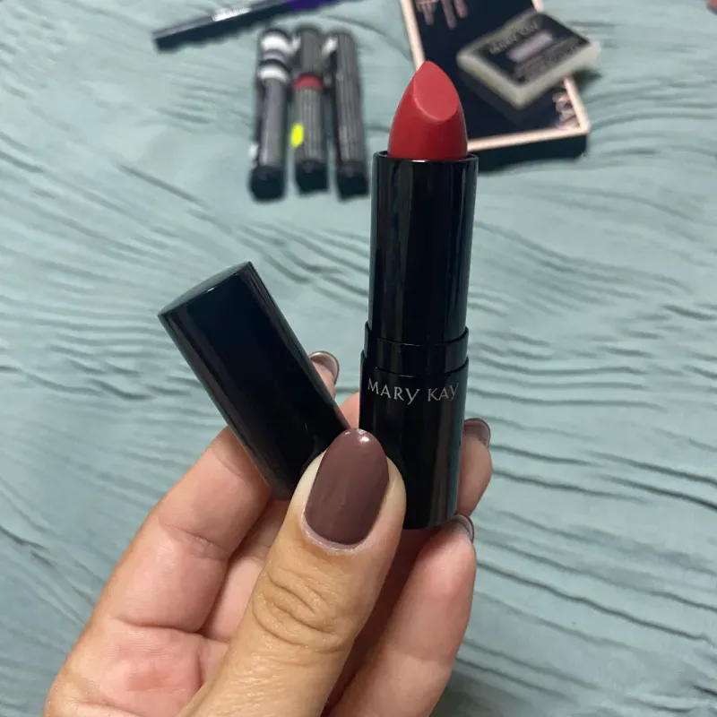 Labial en barra mate rojo