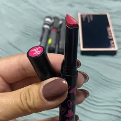 Labial mate en forma de corazón