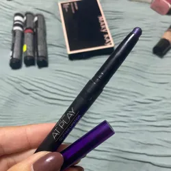 Labial morado con glitter